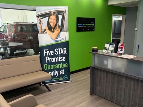 The AUTOSTREAM360 Centennial customer lounge and reception desk