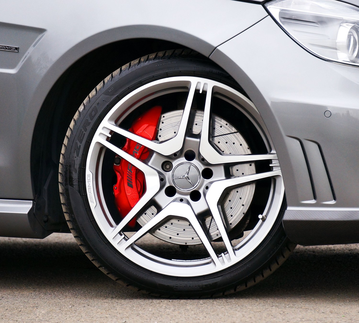 Refinished alloy wheel with performance brake caliper at AUTOSTREAM360